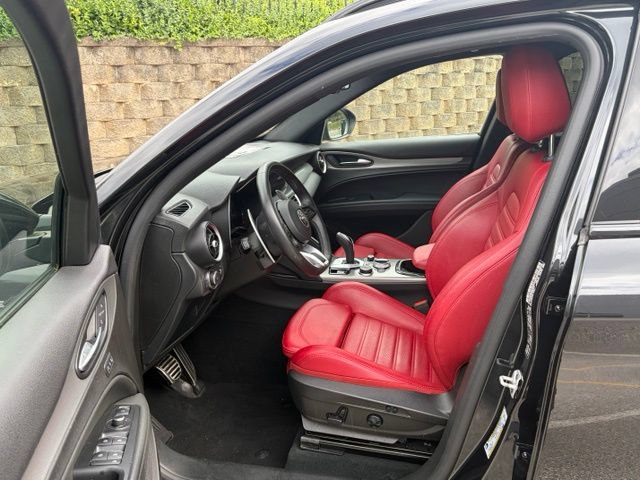 Used 2024 Alfa Romeo Stelvio Veloce AWD/4WD image 22