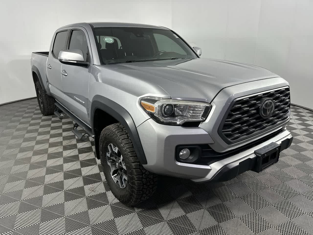 Used 2020 Toyota Tacoma TRD Off-Road w/ Technology Package image 2