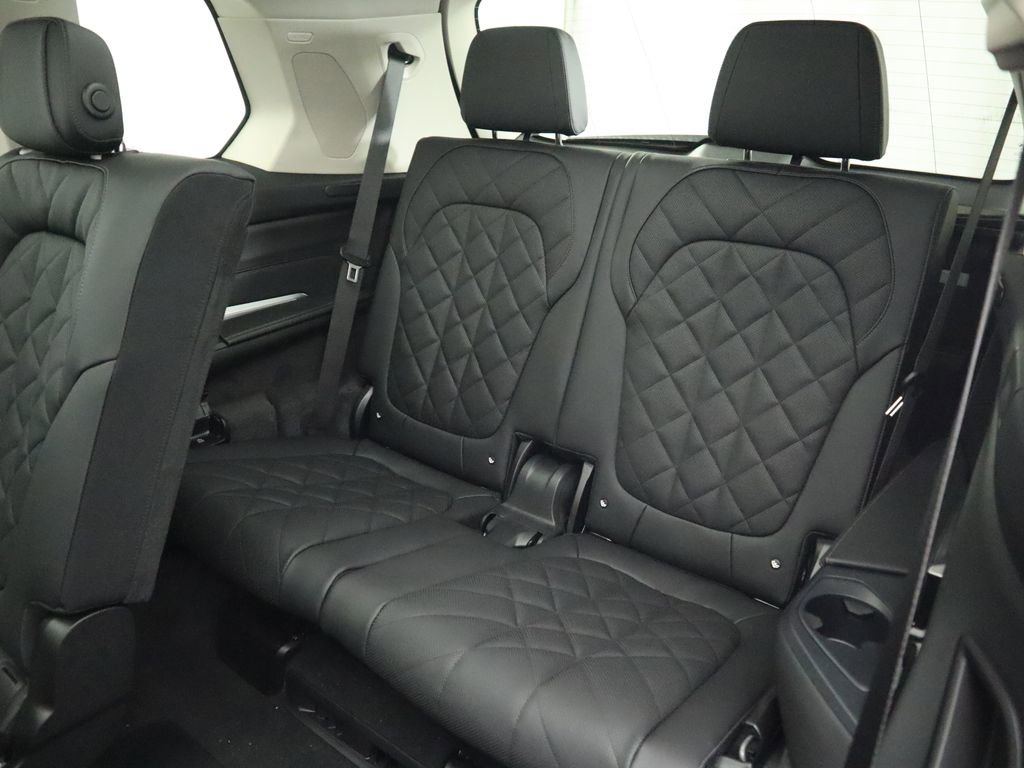 Used 2026 BMW X7 xDrive40i w/ Premium Package image 25