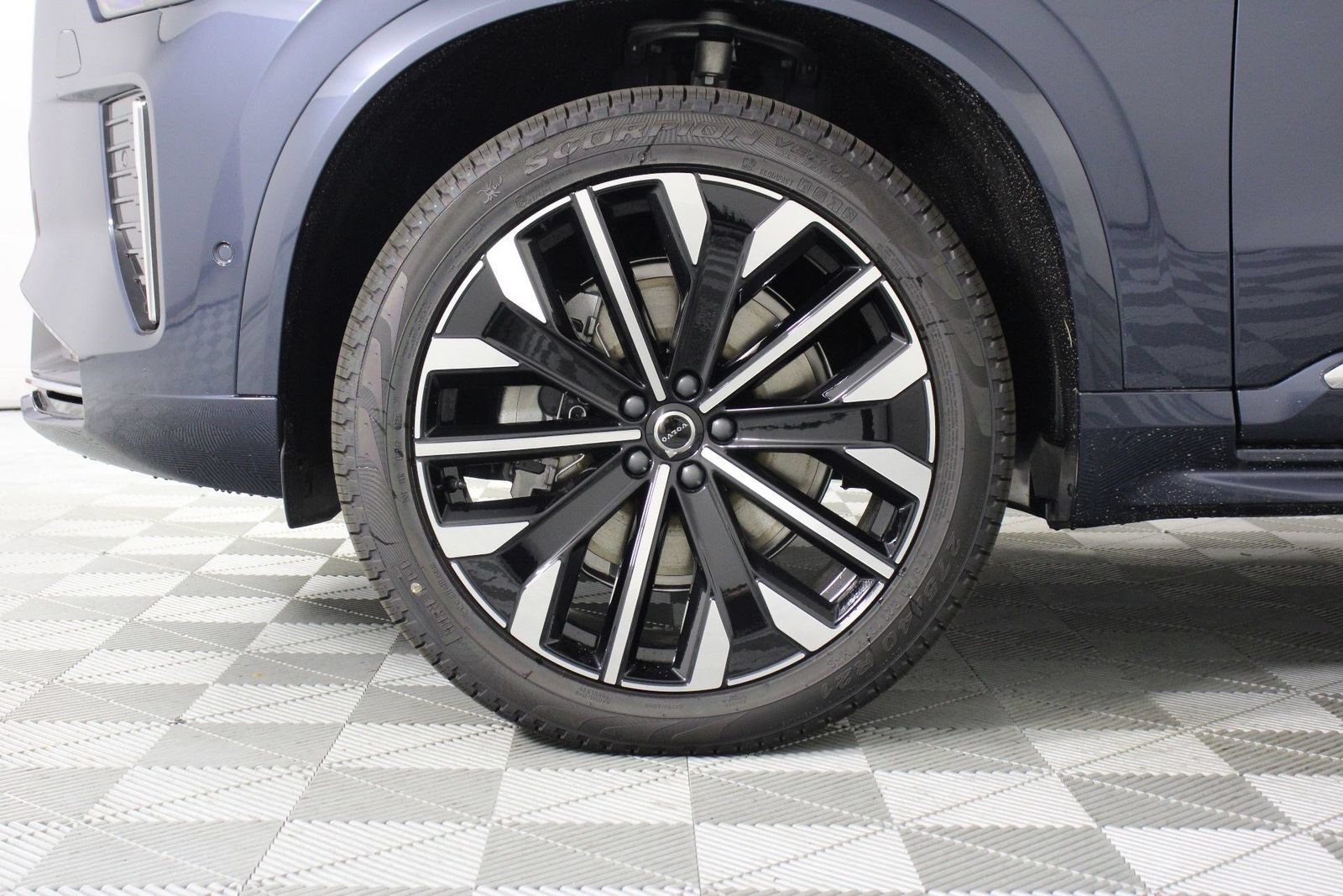 New 2026 Volvo XC90 B6 Plus AWD/4WD image 13