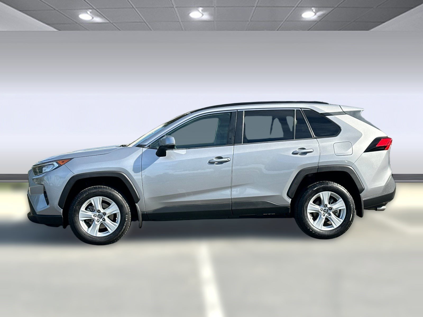 Used 2019 Toyota RAV4 XLE w/ Carpet Mat Package image 2