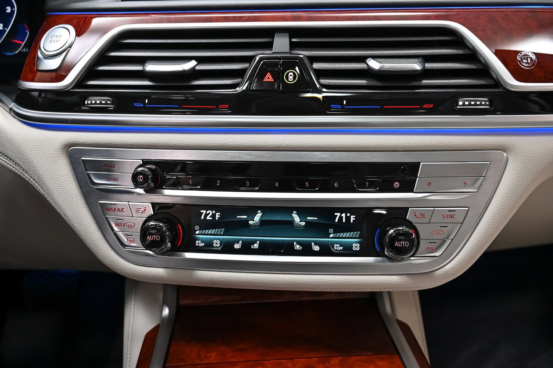 Used 2022 BMW ALPINA B7 xDrive w/ Luxury Rear Seating Package image 31