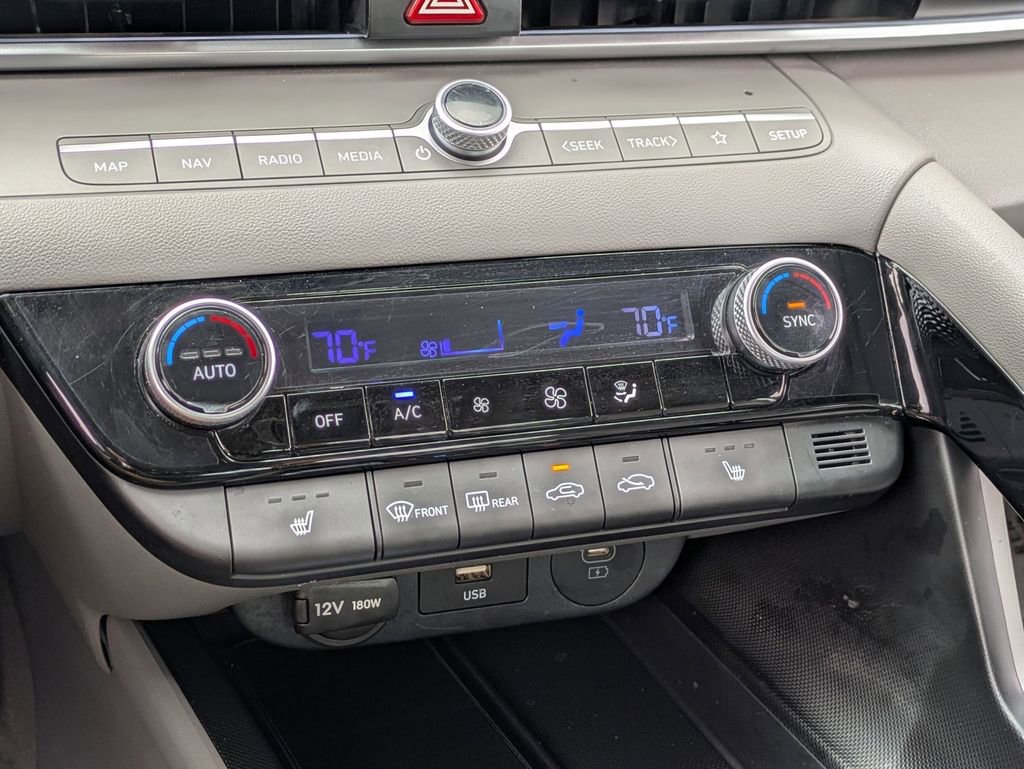 Used 2025 Hyundai Elantra SEL image 17