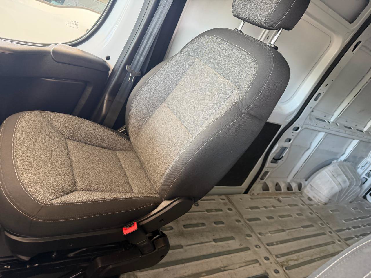 Used 2025 RAM ProMaster 2500 w/ Convenience Group FWD image 16