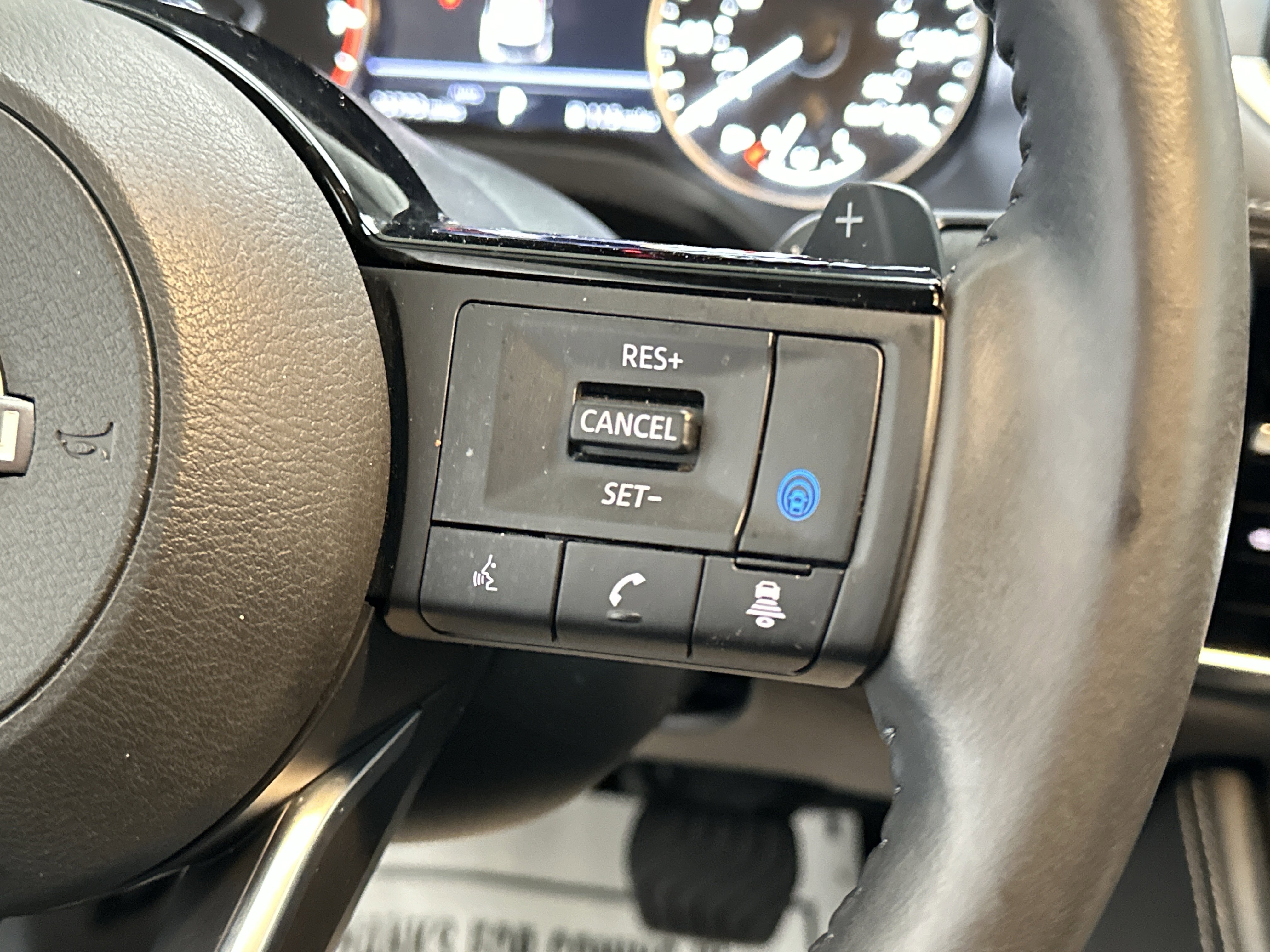 Used 2023 Nissan Rogue SL w/ SL Premium Package image 32