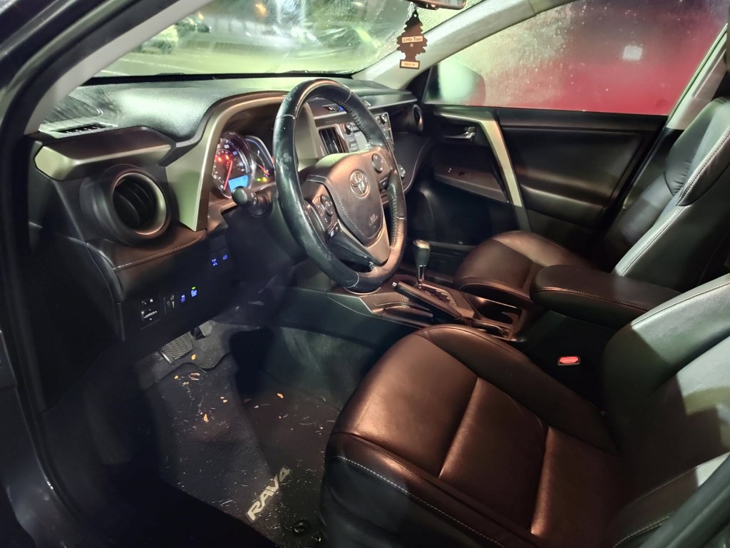 Used 2014 Toyota RAV4 Limited w/ Technology Package AWD/4WD image 10