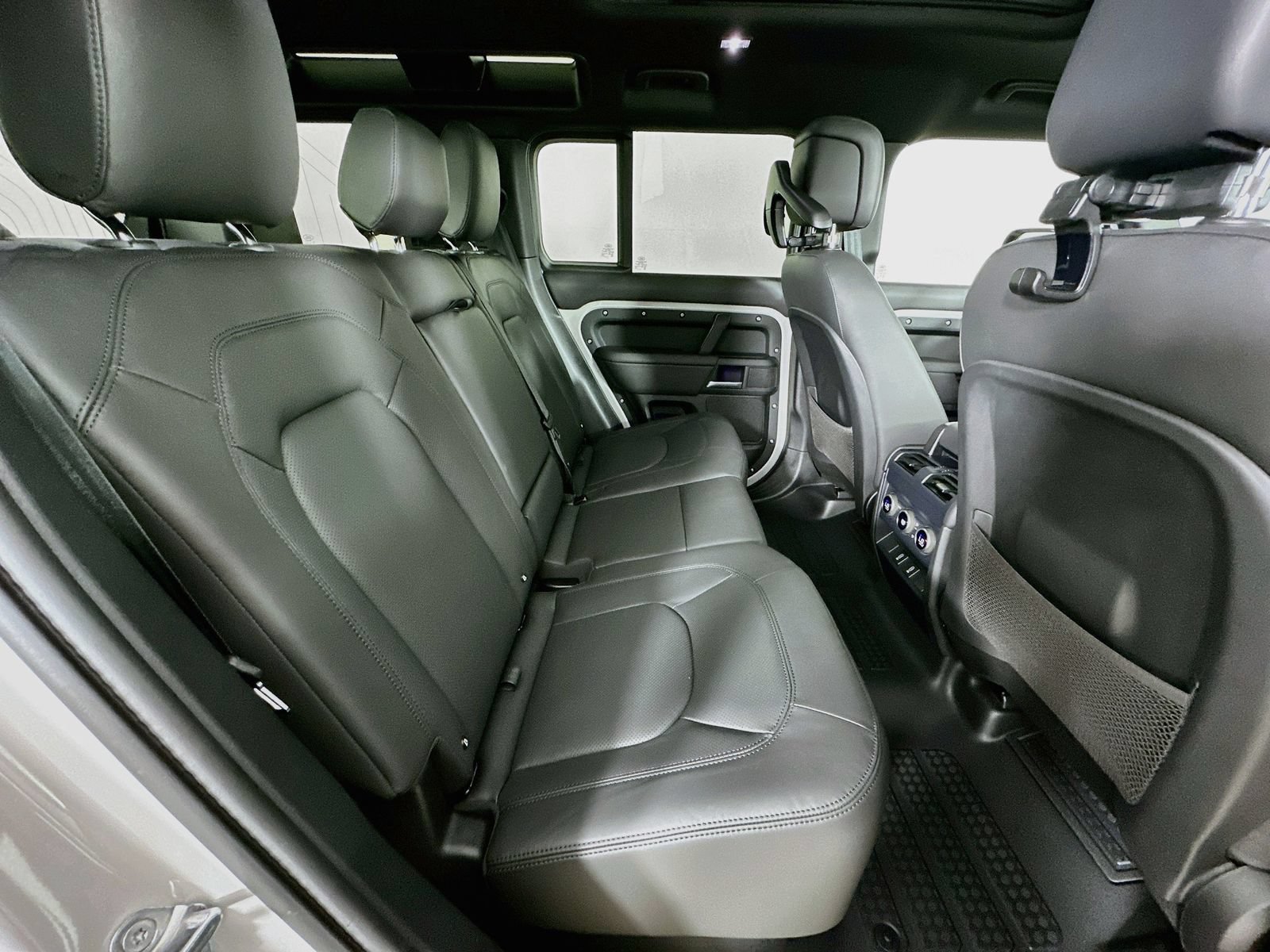 New 2026 Land Rover Defender 110 X-Dynamic SE AWD/4WD image 42