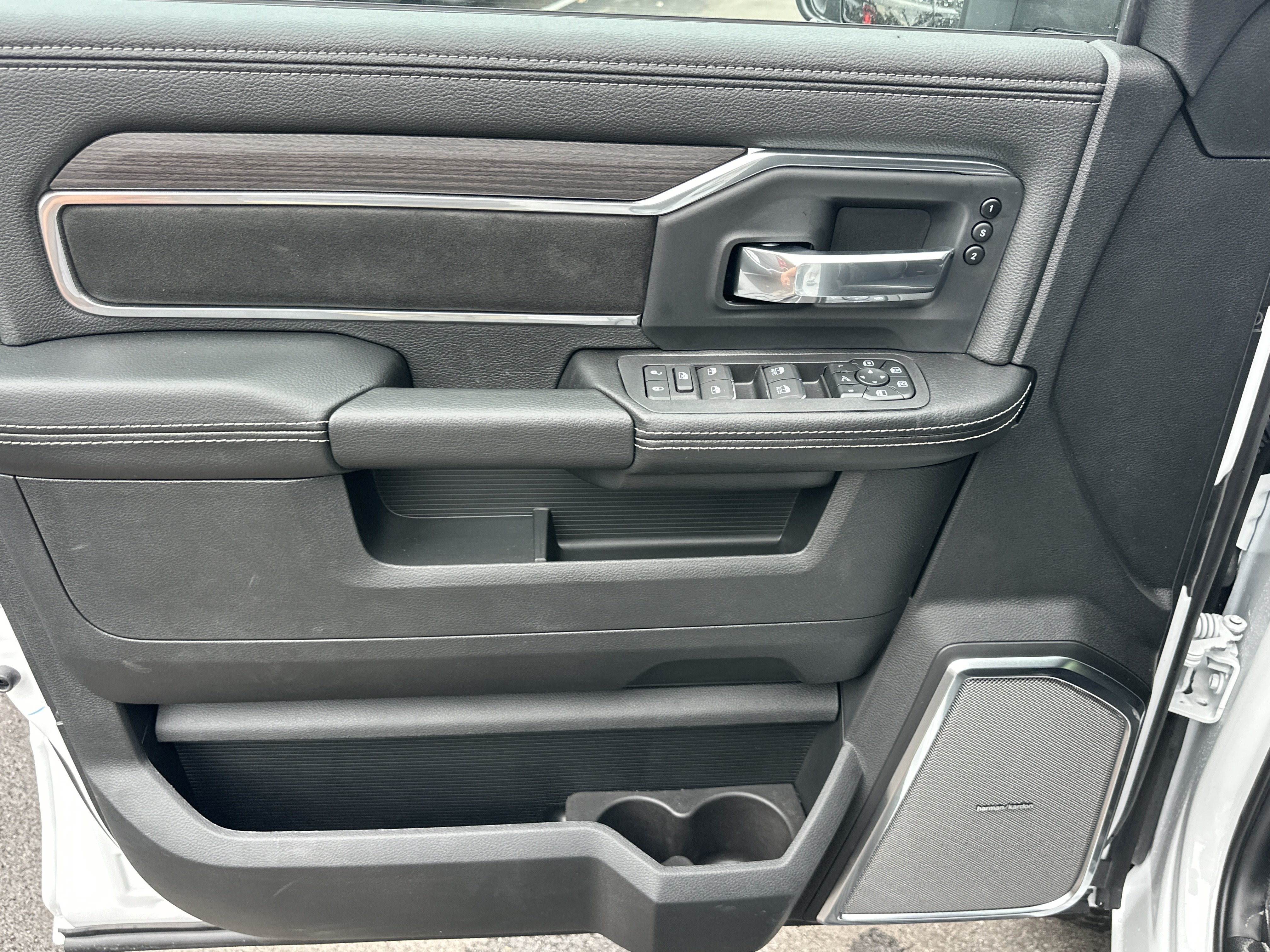 New 2027 RAM 2500 Laramie AWD/4WD image 30