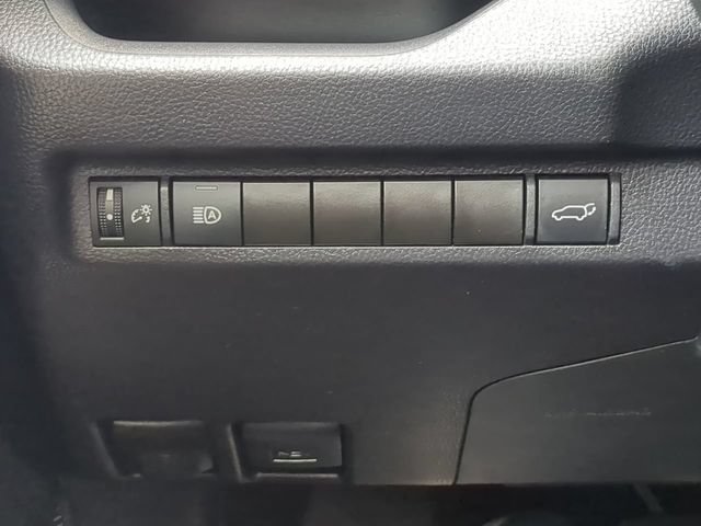Used 2024 Toyota RAV4 XLE w/ Convenience Package FWD image 27