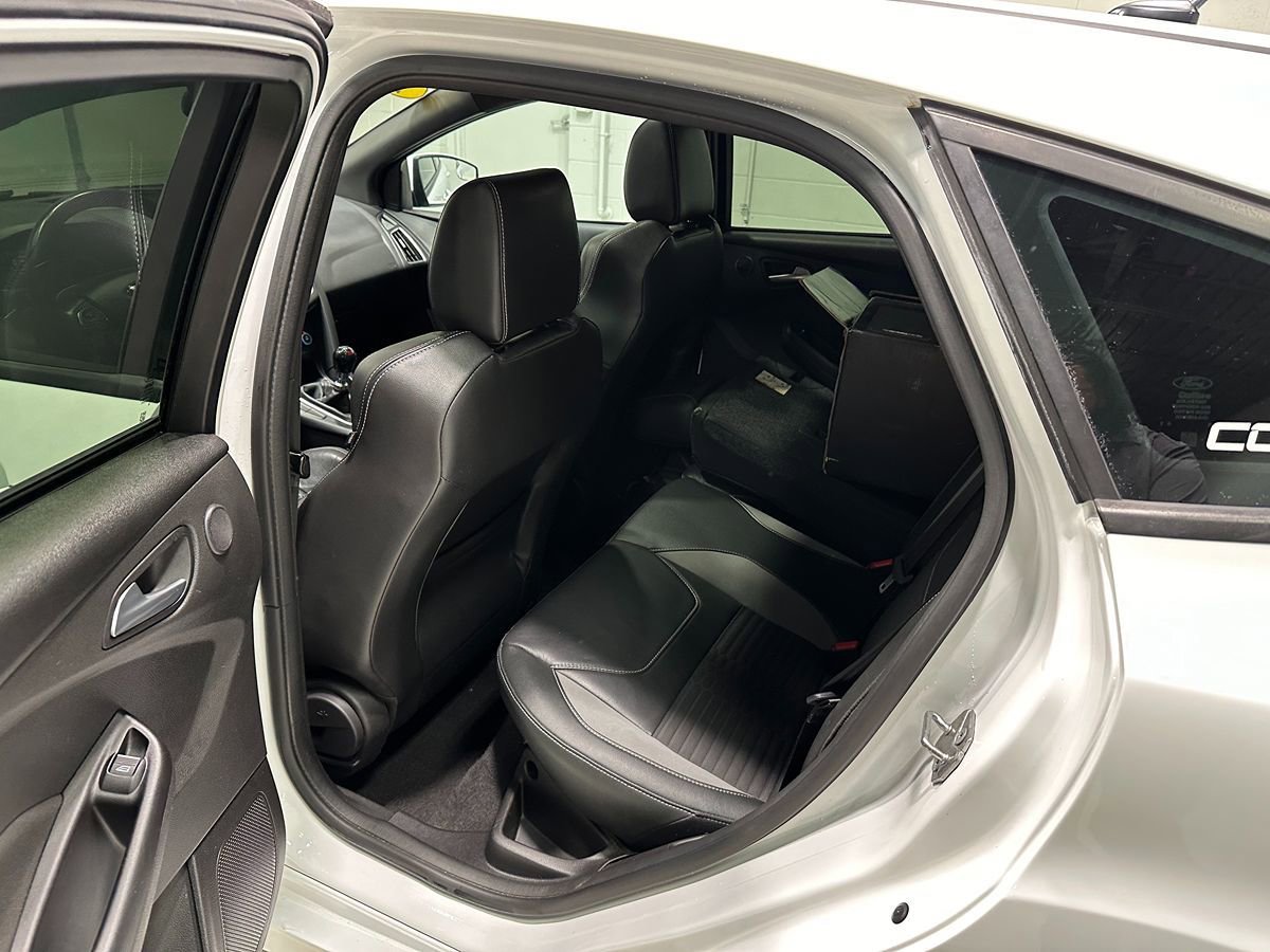 Used 2018 Ford Focus ST w/ Equipment Group 401A FWD image 22