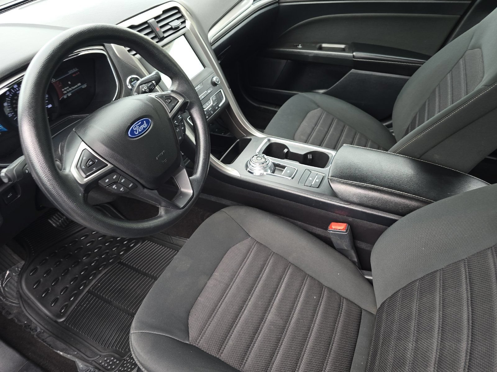 Used 2020 Ford Fusion SE FWD image 11