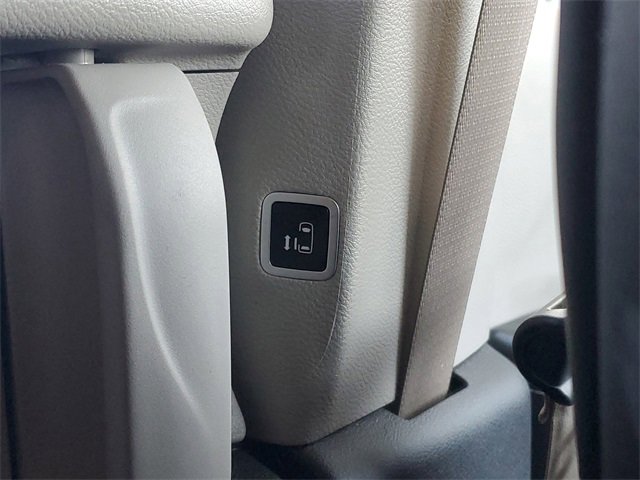 Used 2024 Chrysler Pacifica Limited w/ Uconnect Theater Family Group image 26