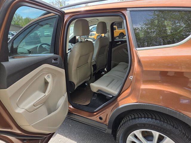 Used 2017 Ford Escape SE w/ SE Leather Comfort Package AWD/4WD image 36