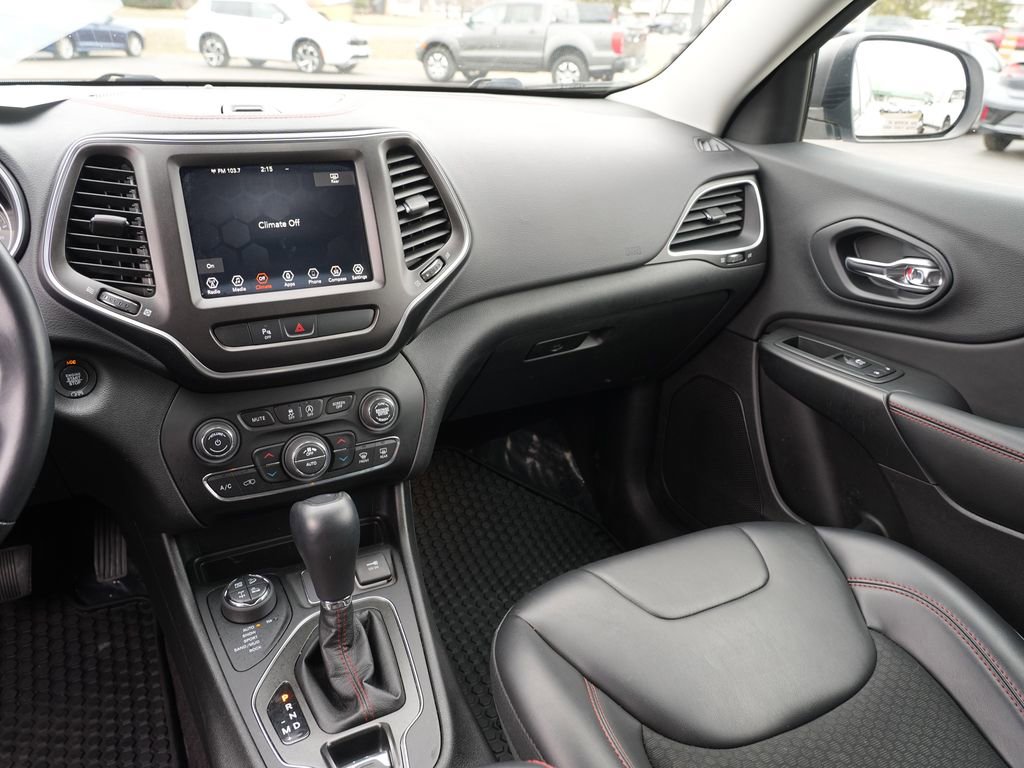 Used 2019 Jeep Cherokee Trailhawk image 18