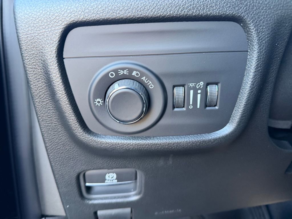 New 2026 Jeep Grand Cherokee Laredo image 28