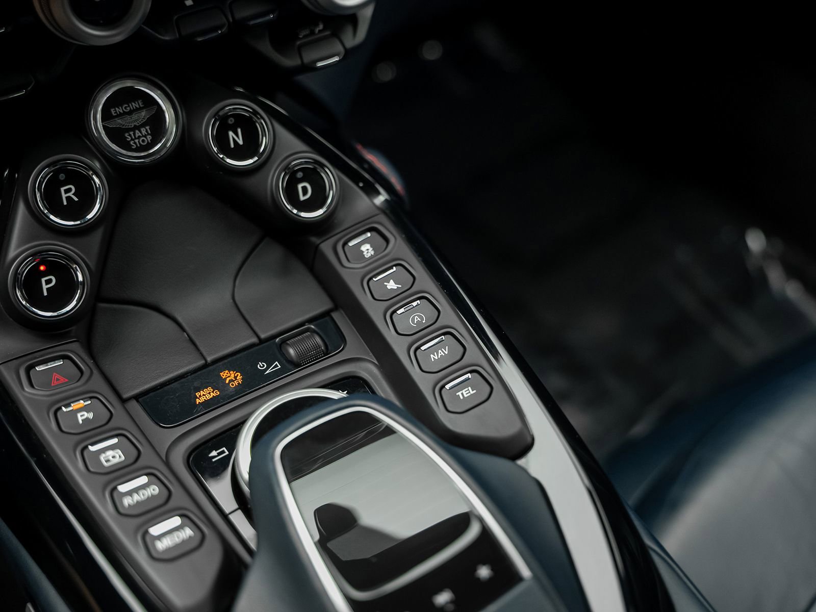 Used 2020 Aston Martin V8 Vantage Coupe RWD image 51