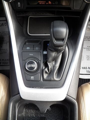 Used 2019 Toyota RAV4 LE w/ Carpet Mat Package AWD/4WD image 32