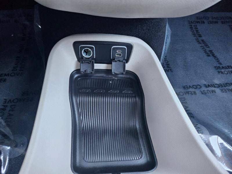 Used 2021 Chrysler Pacifica Touring-L FWD image 60
