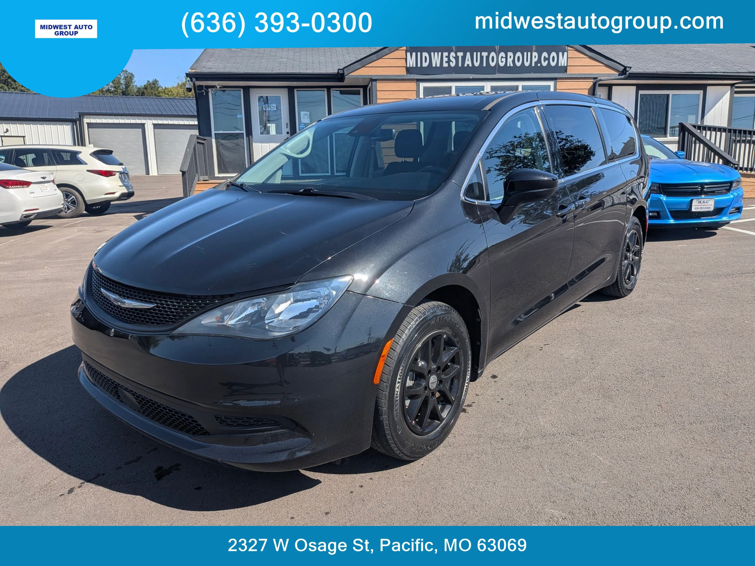 Used 2022 Chrysler Voyager LX FWD image 1