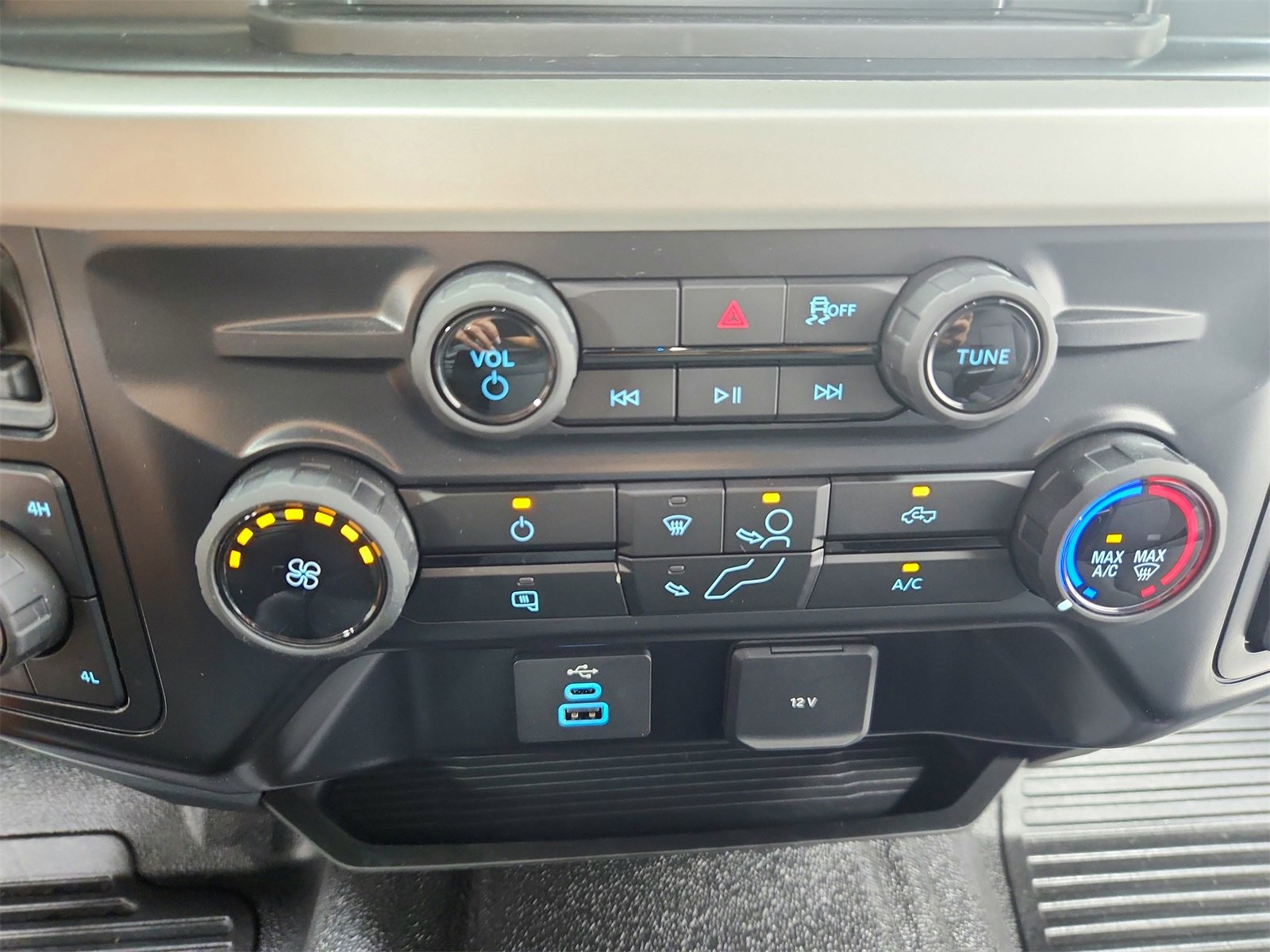 New 2025 Ford F250 XL w/ XL Chrome Package image 29