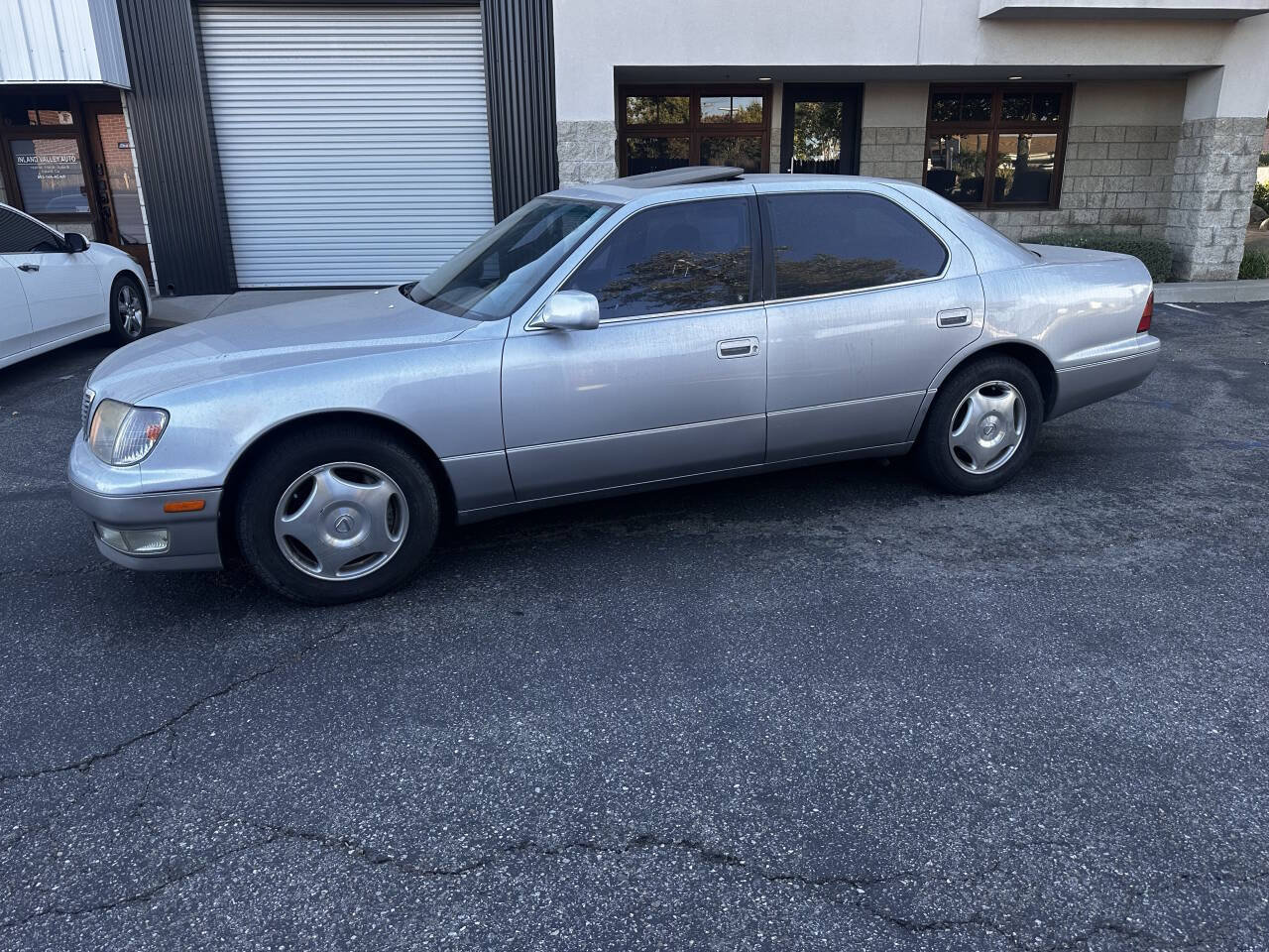 Used 2000 Lexus LS 400 RWD image 1