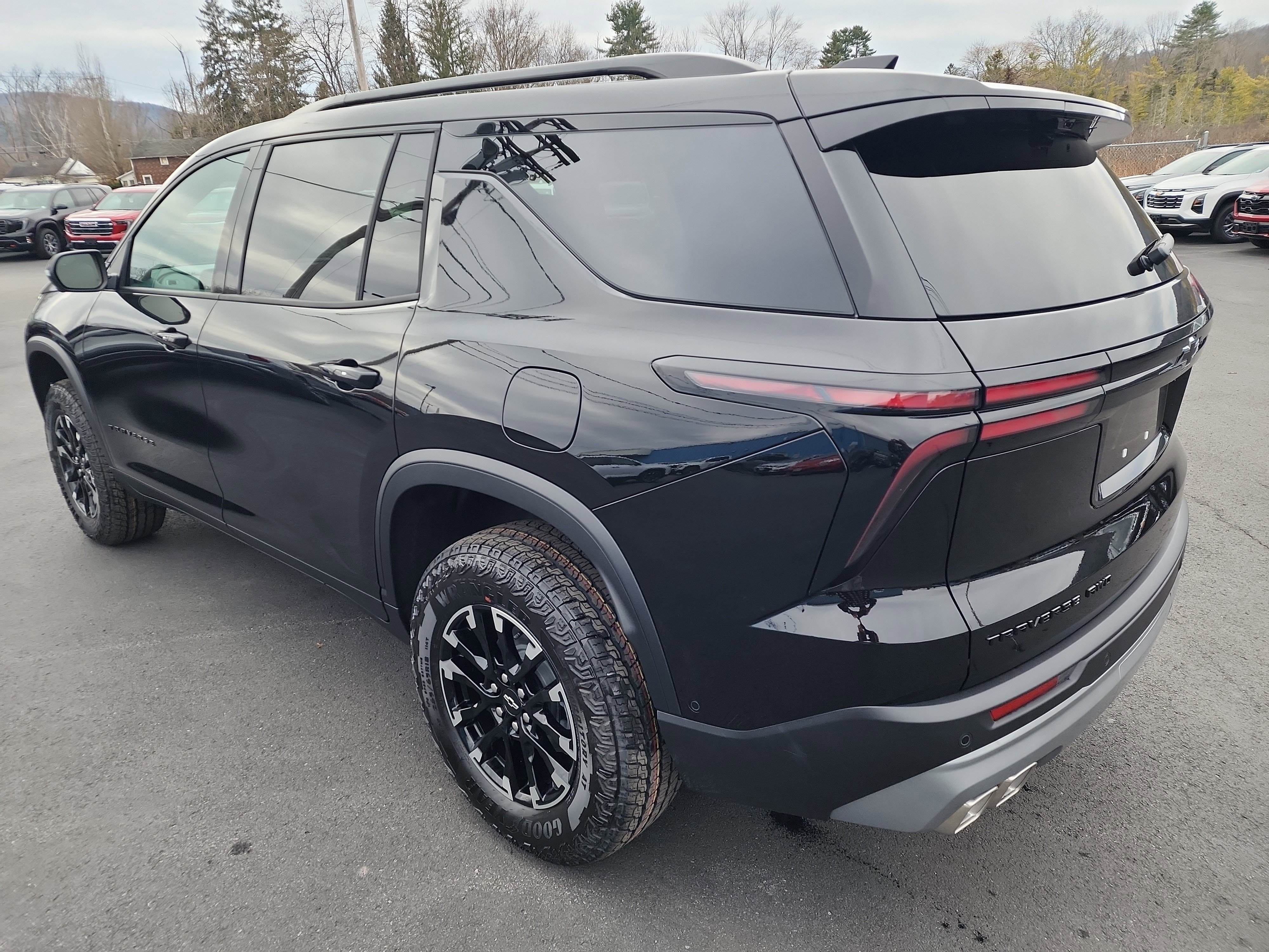 New 2026 Chevrolet Traverse Z71 w/ Enhanced Driving Package AWD/4WD image 6