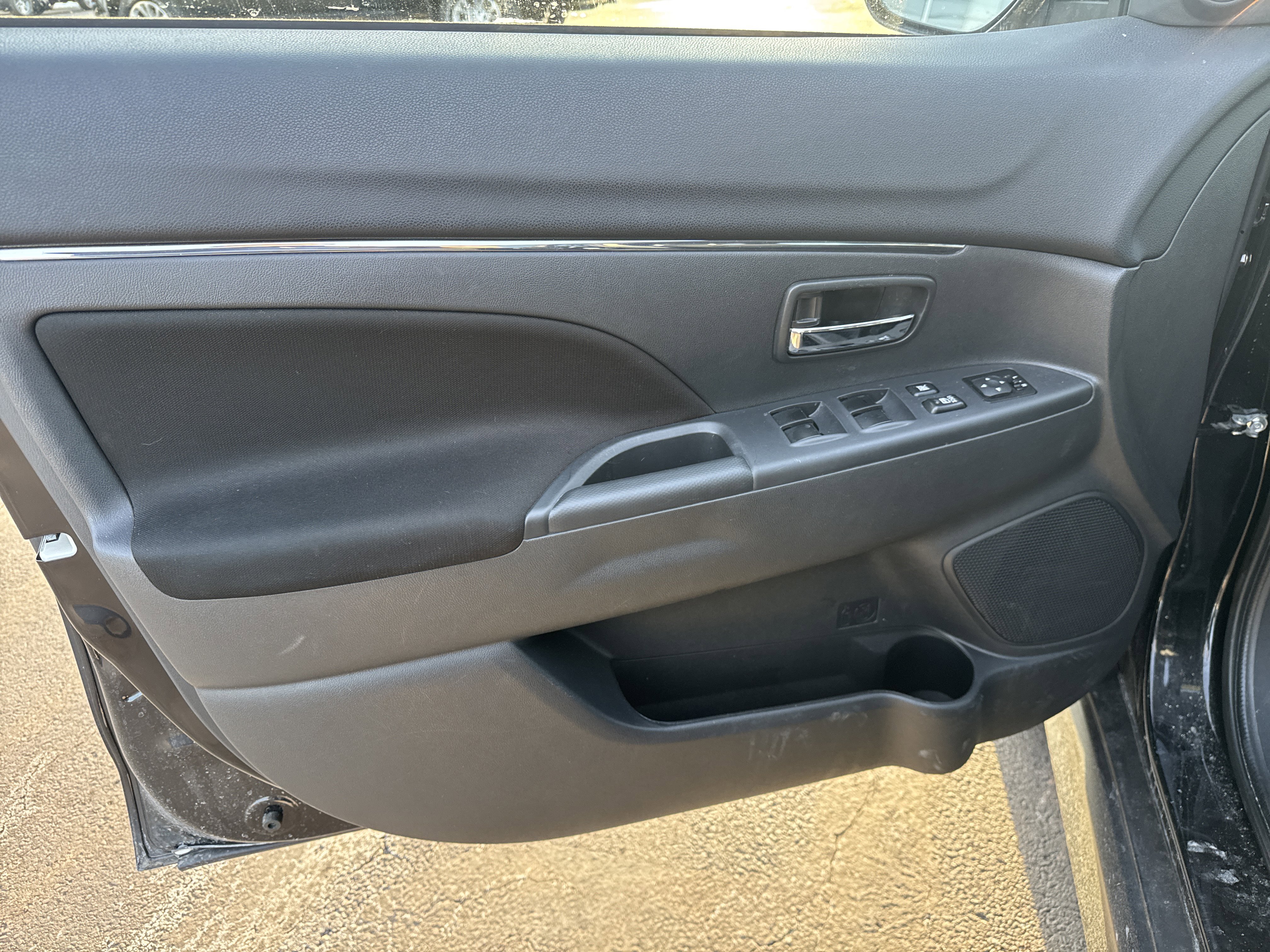 Used 2025 Mitsubishi Outlander Sport ES image 15