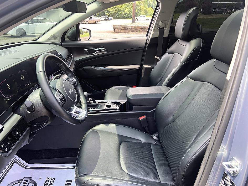 Used 2025 Kia Sportage EX w/ Premium Package FWD image 12