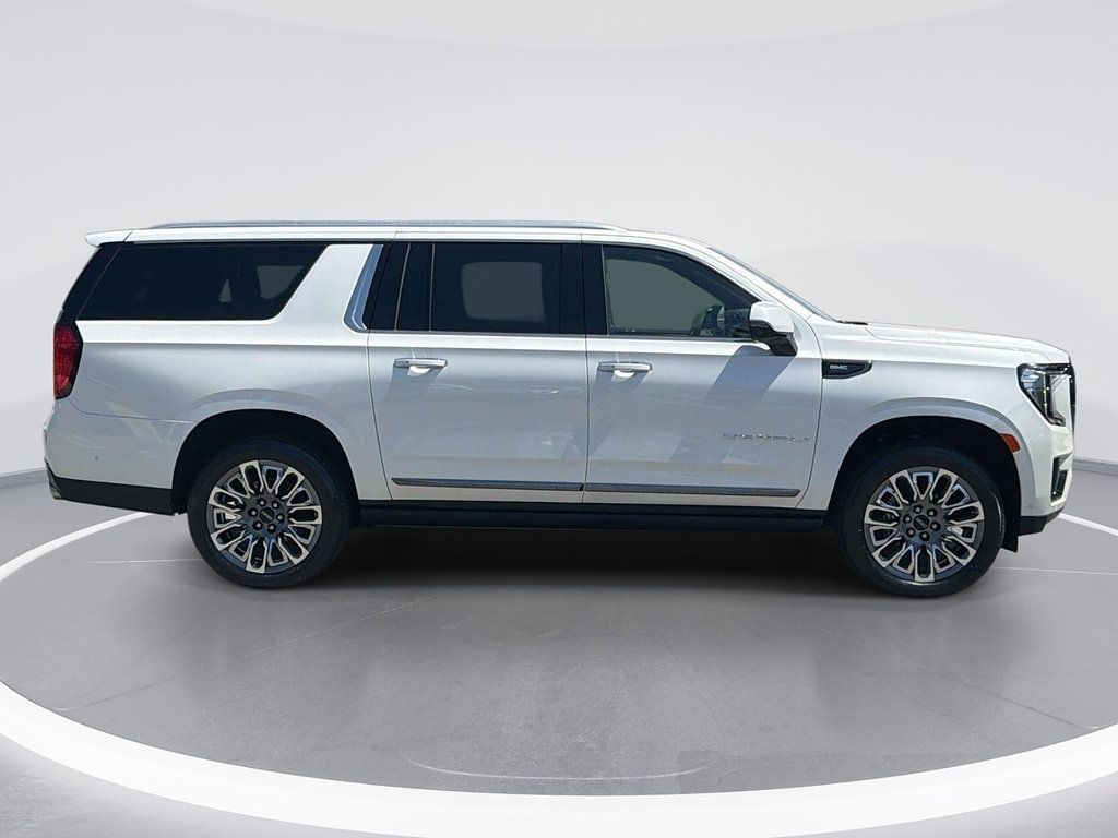 Used 2023 GMC Yukon XL Denali Ultimate AWD/4WD image 3