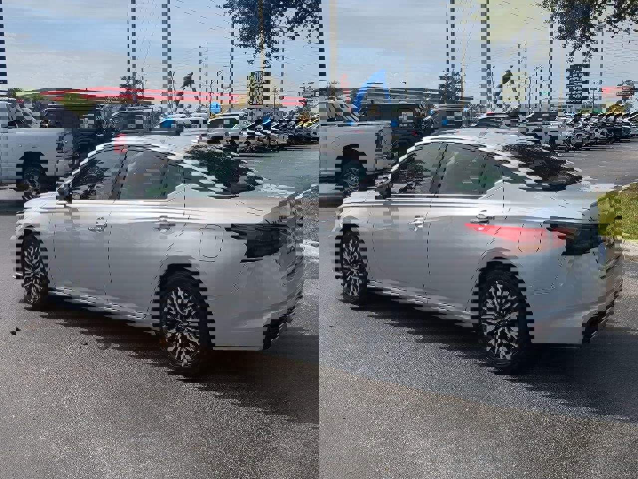 Used 2024 Nissan Altima 2.5 SV image 6