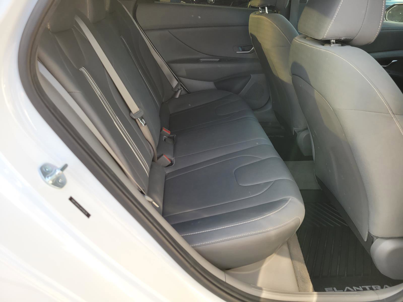Used 2023 Hyundai Elantra SEL w/ Cargo Package image 17