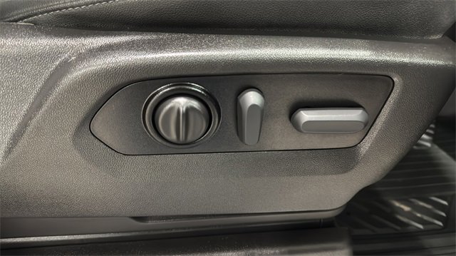 Used 2022 Chevrolet Silverado 1500 LTZ image 32