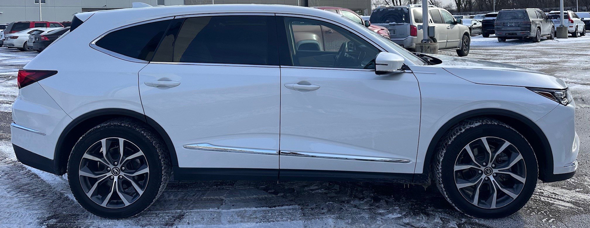 Used 2022 Acura MDX SH-AWD w/ Technology Package image 4