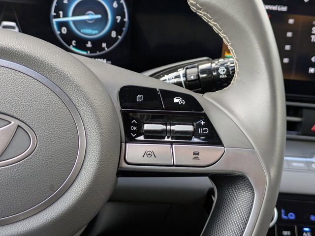 Used 2025 Hyundai Elantra SEL image 27