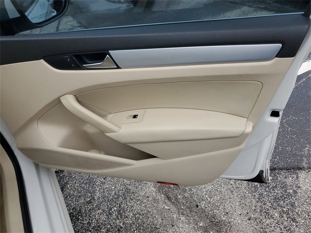 Used 2012 Volkswagen Passat 2.5 SE image 31