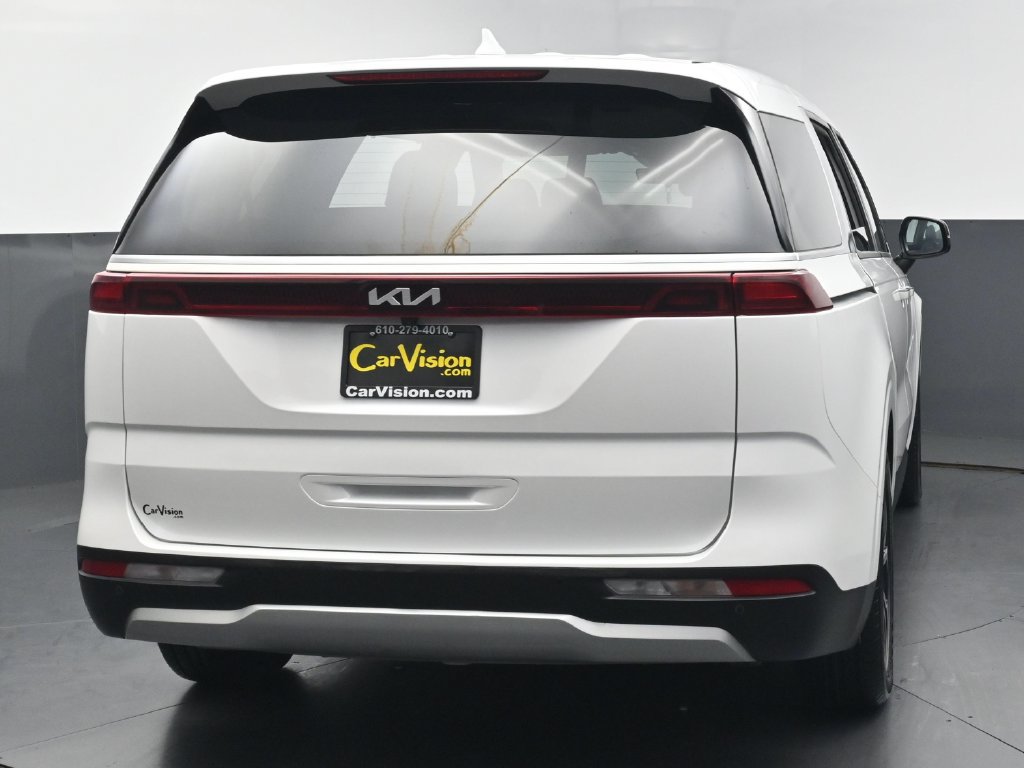 Used 2024 Kia Carnival EX FWD image 4