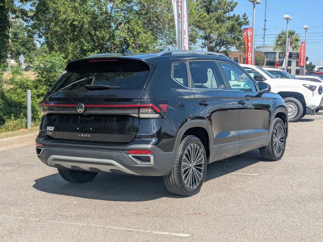 Used 2025 Volkswagen Taos SE FWD image 3