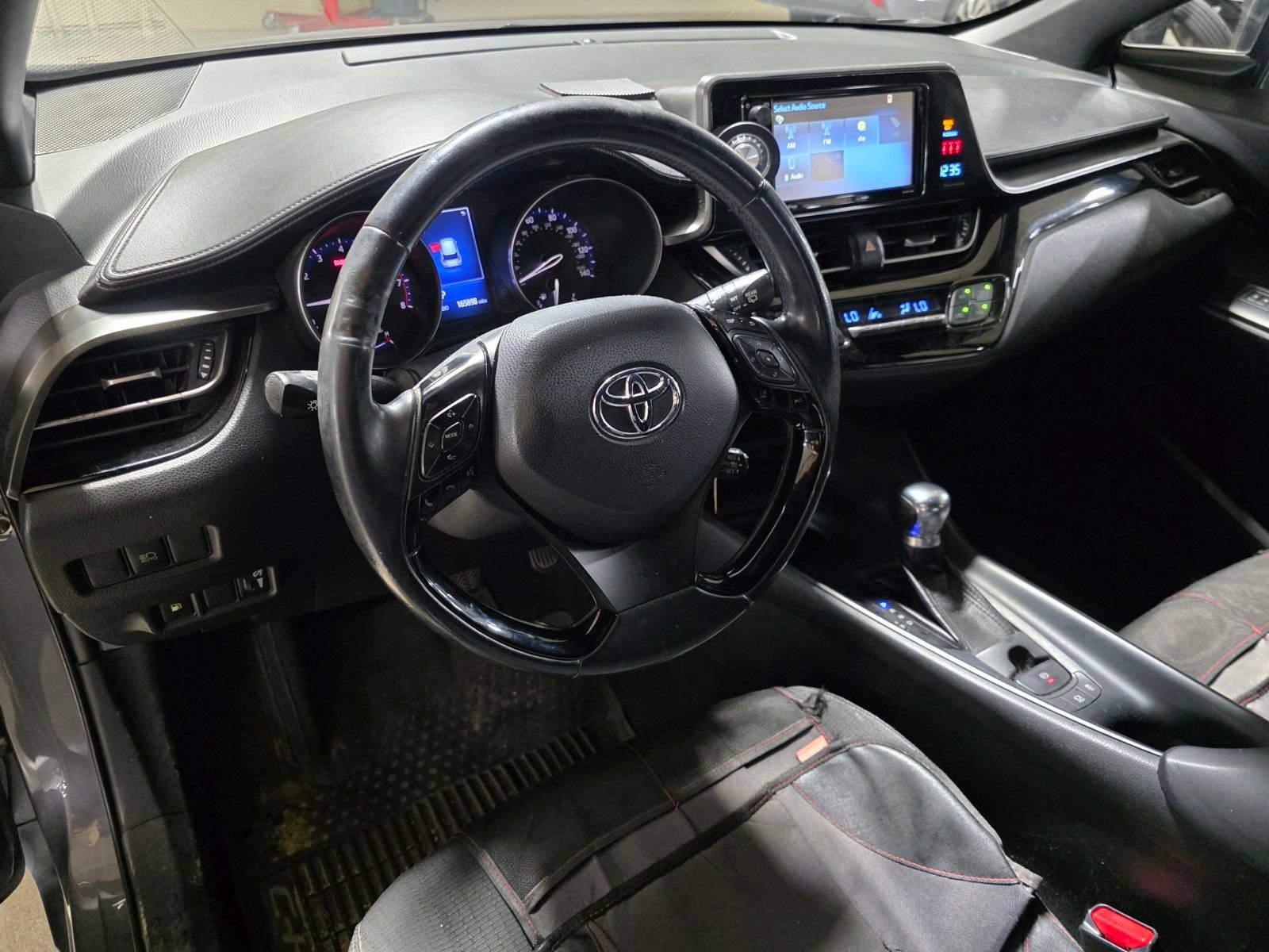 Used 2018 Toyota C-HR XLE FWD image 17