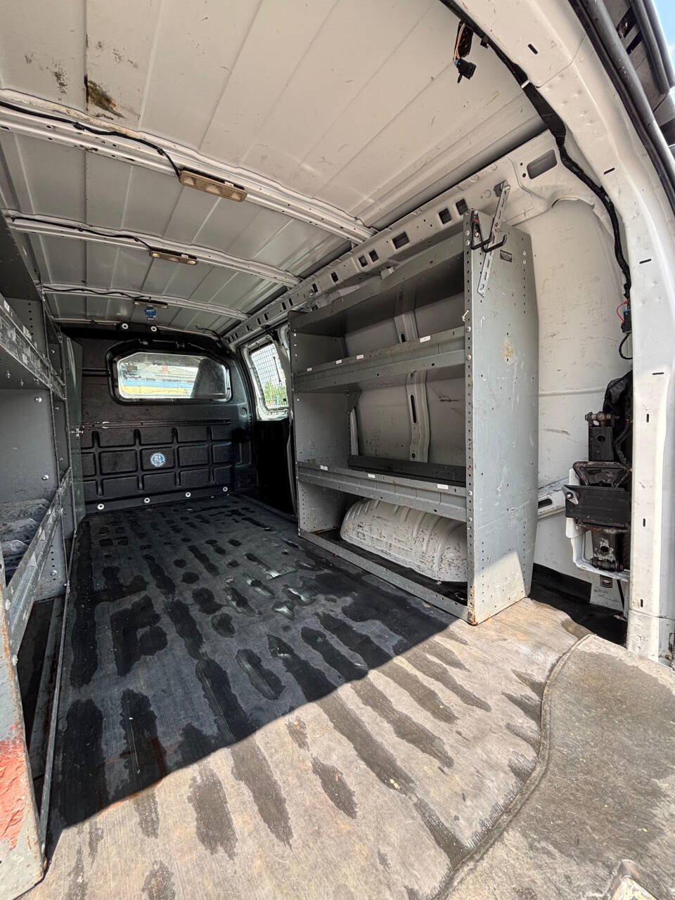 Used 2017 Chevrolet Express 2500 RWD image 16