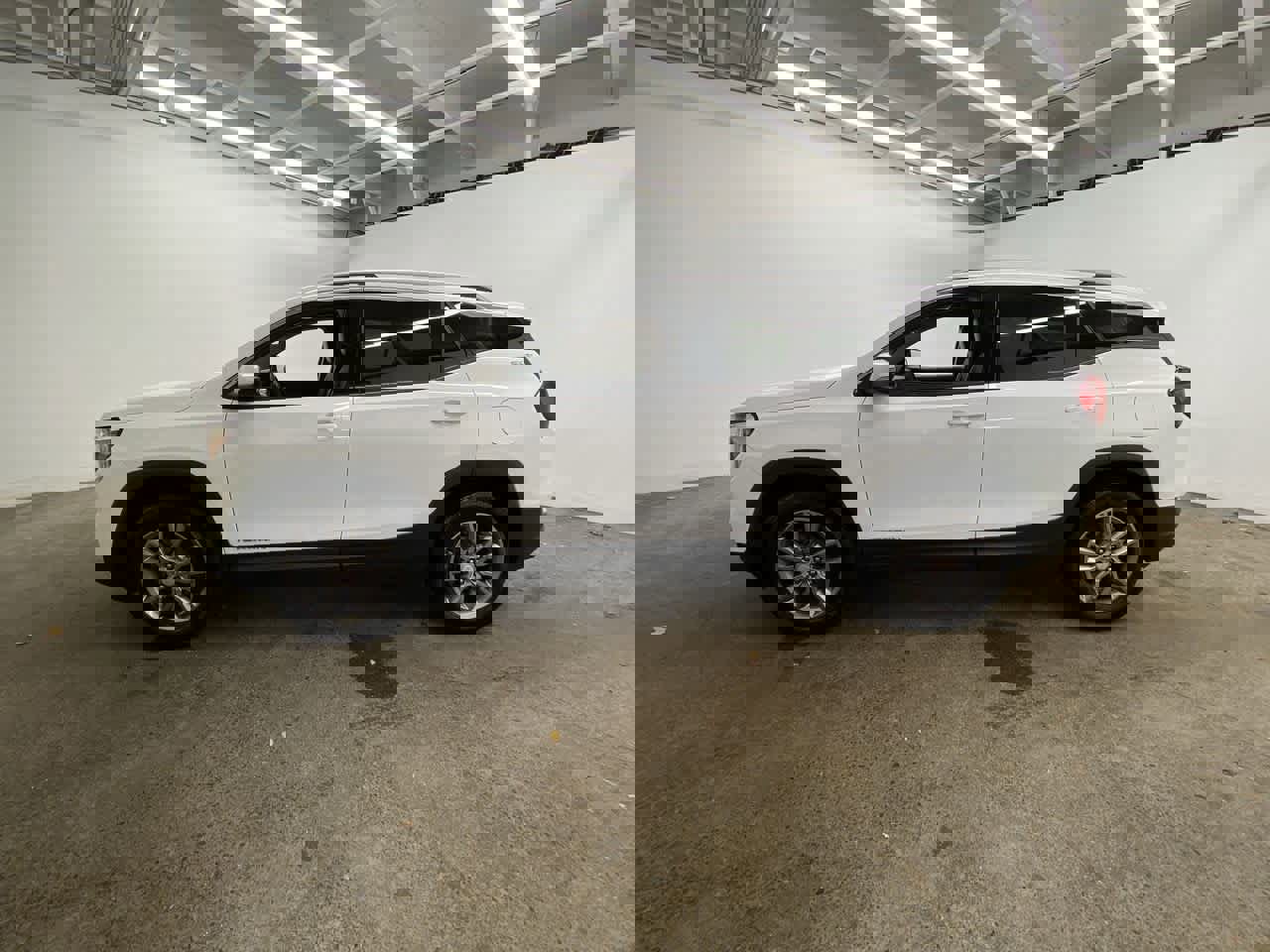 Used 2023 GMC Terrain SLT image 3