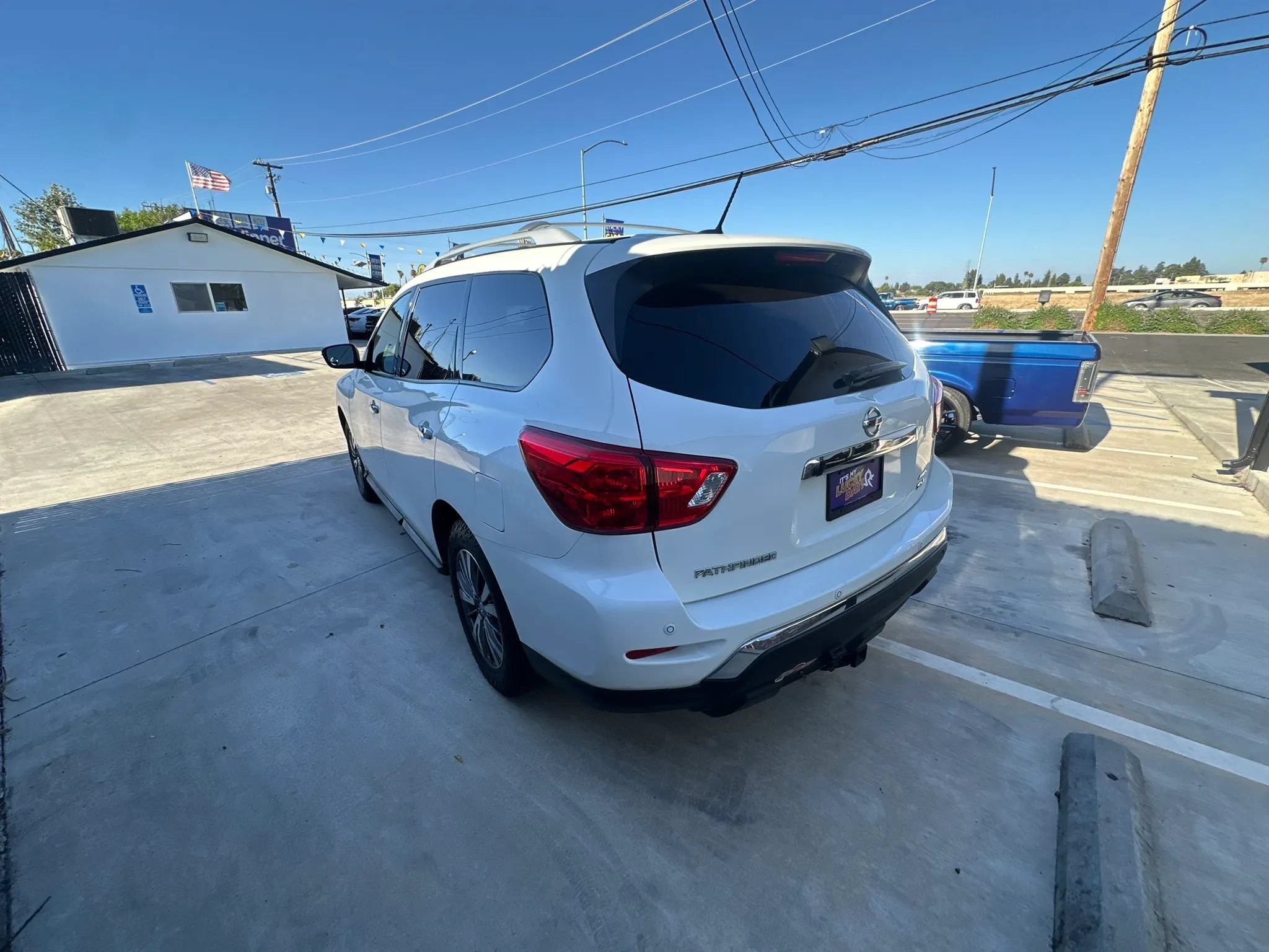 Used 2018 Nissan Pathfinder SV AWD/4WD image 9