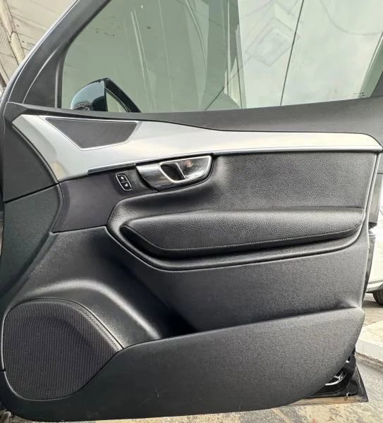 Used 2017 Volvo XC90 T6 Momentum w/ Vision Package image 23