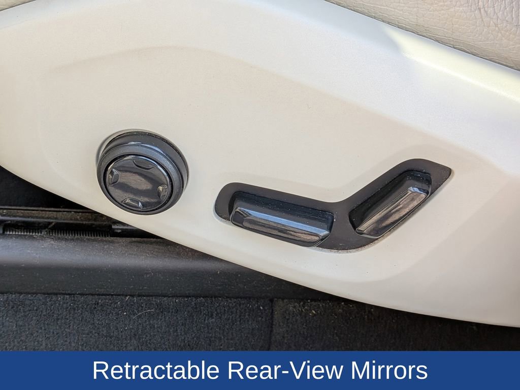 Used 2018 Volvo XC60 T5 Momentum w/ Vision Package image 16