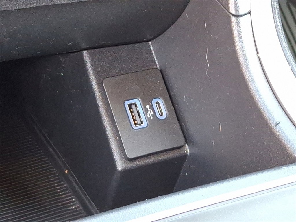 Certified 2022 Ford Edge SE w/ Black Appearance Package image 25