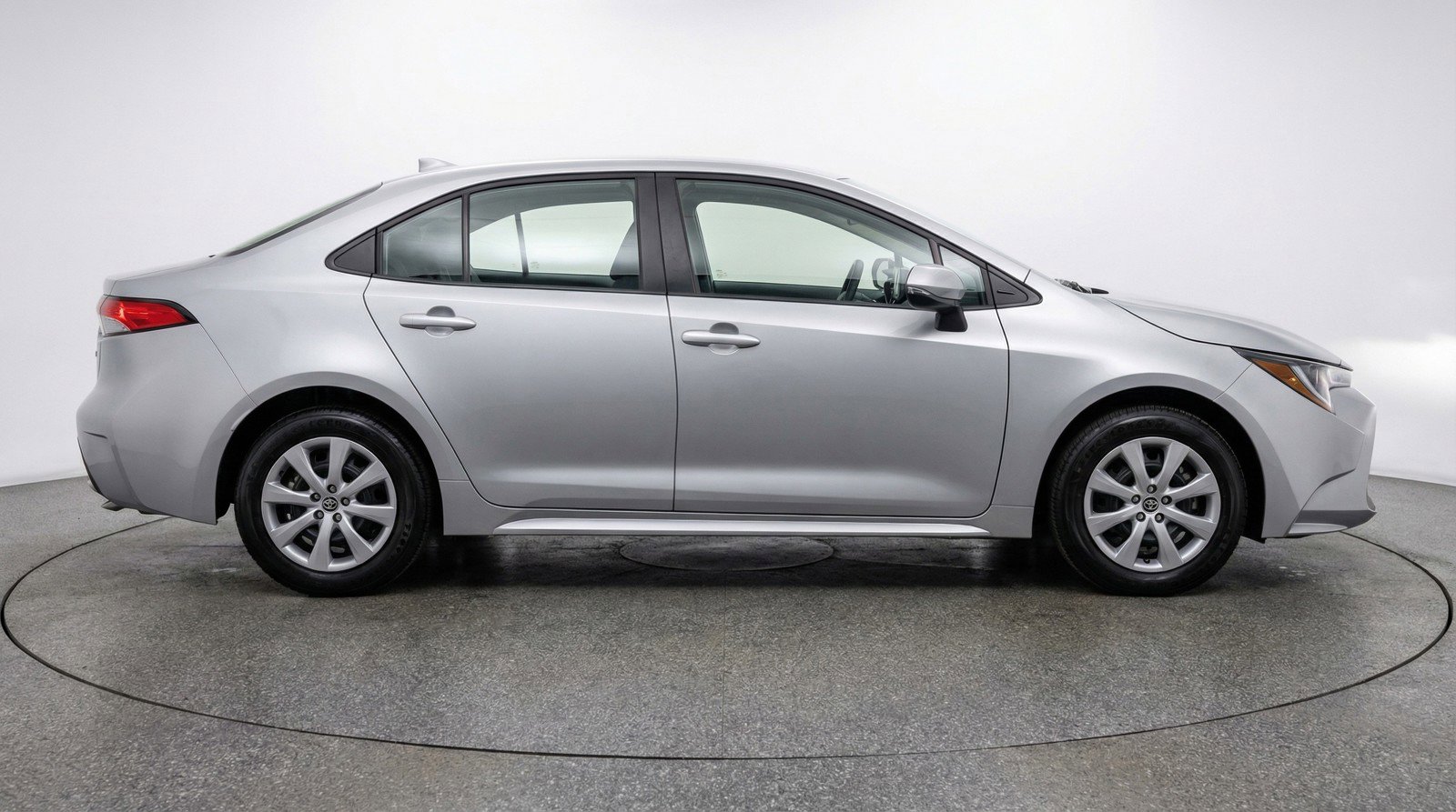 Used 2025 Toyota Corolla LE FWD image 11