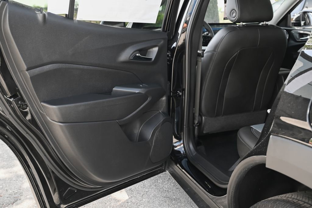 New 2026 Chevrolet Trax LT w/ LPO, Blackout Package FWD image 30