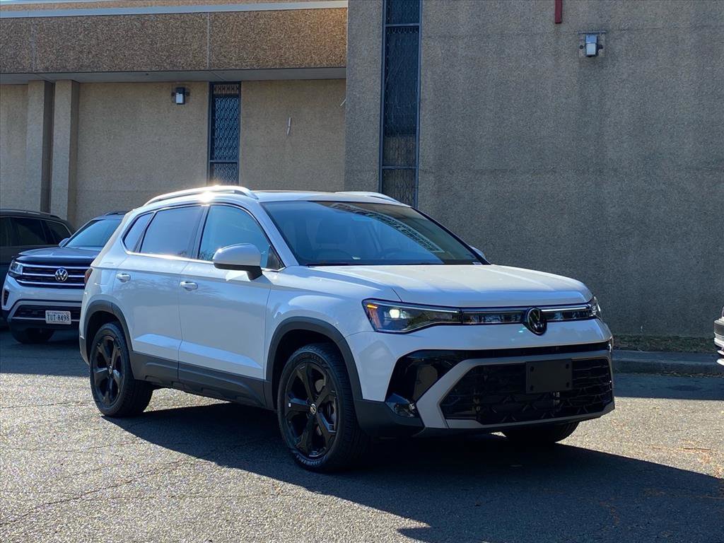 Used 2025 Volkswagen Taos SEL image 1