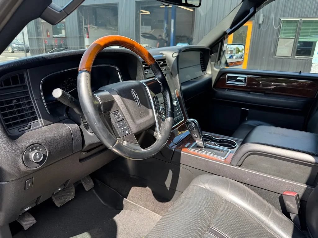 Used 2015 Lincoln Navigator L 4WD image 5