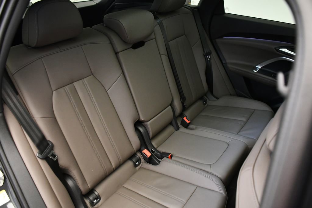 Used 2025 Audi Q5 Premium w/ Convenience Package image 52
