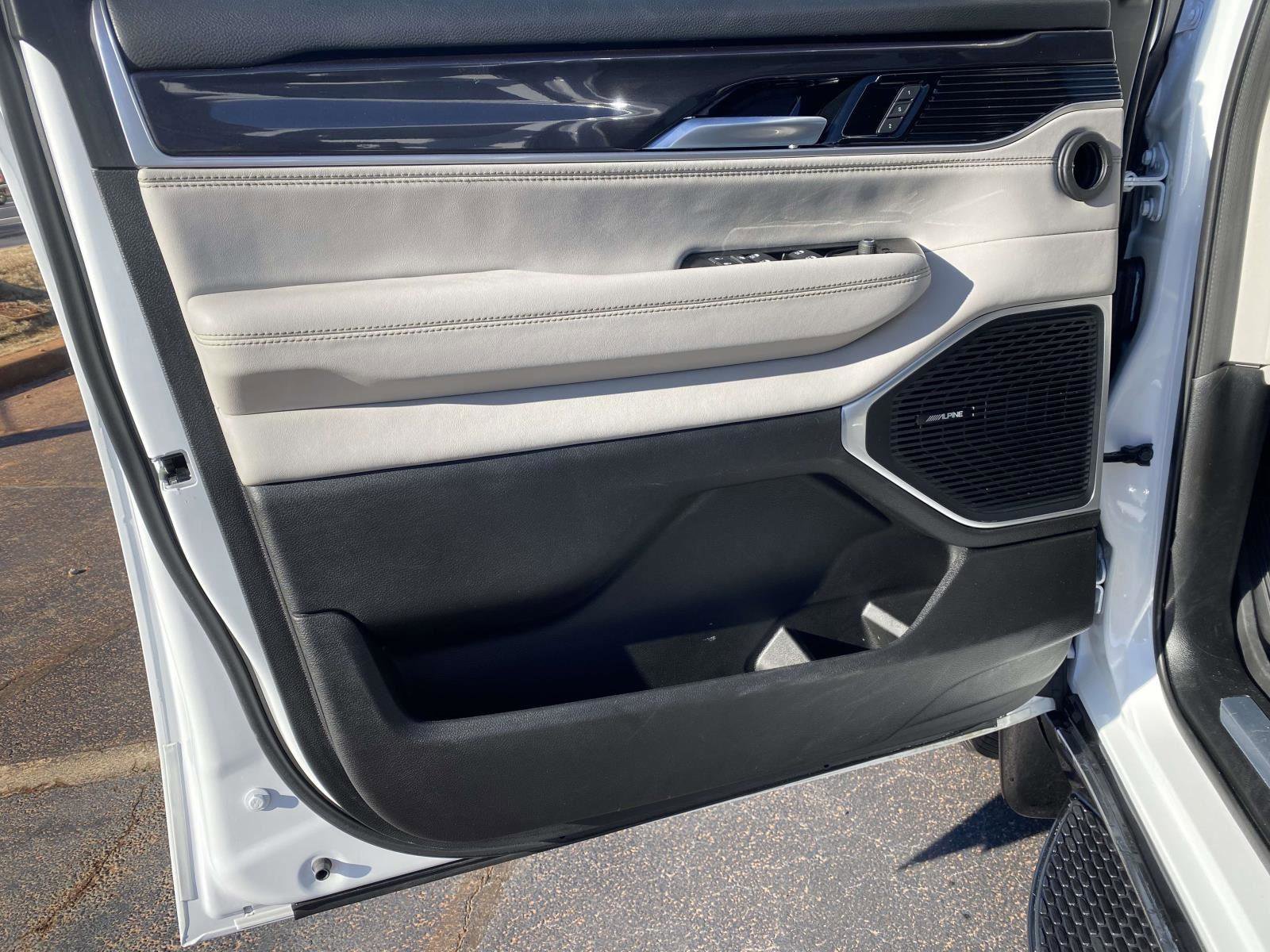 Certified 2024 Jeep Wagoneer 4WD w/ Convenience Group I image 21